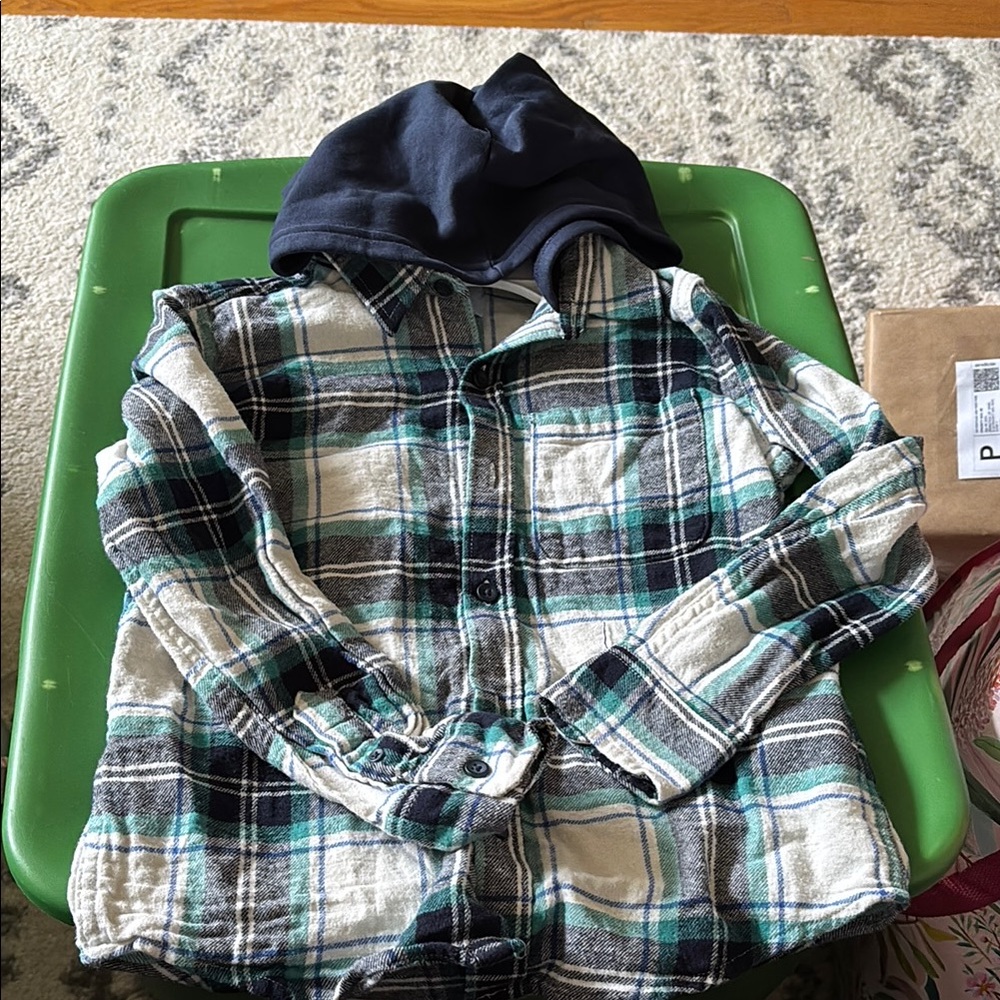 Plaid Hooded Kids Shirt - Green and Blue never worn ⚾️bundle and save!!